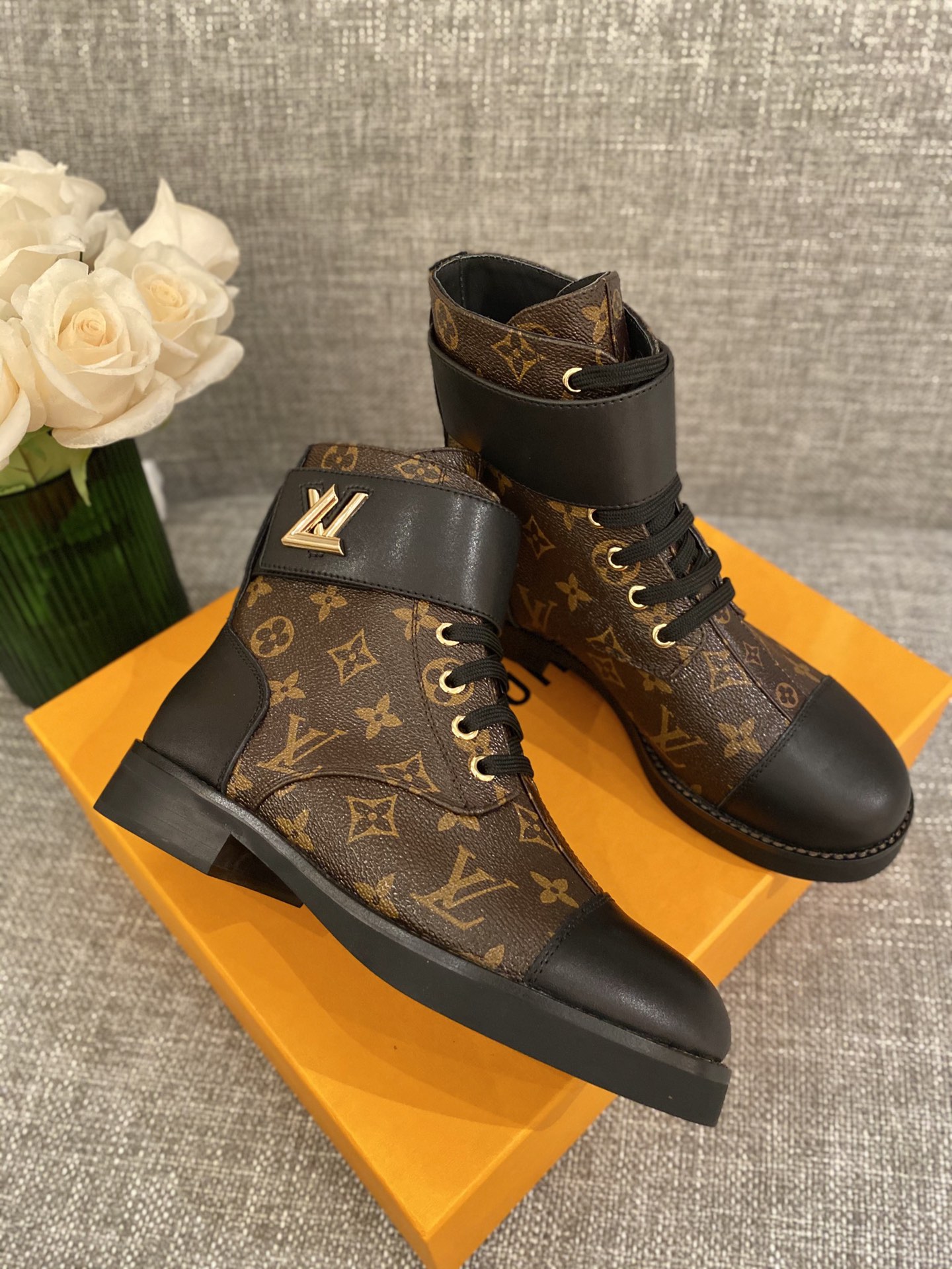 l0*is V*t0n boots