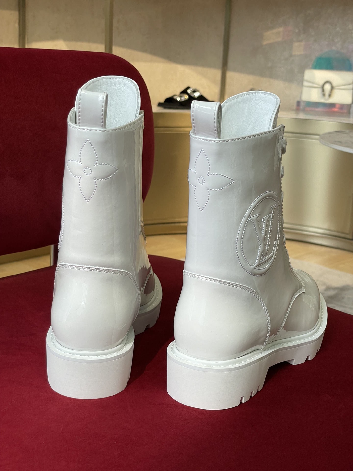l0*is V*t0n boots