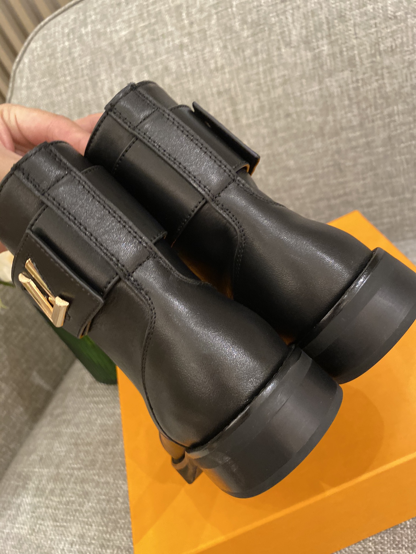 l0*is V*t0n boots