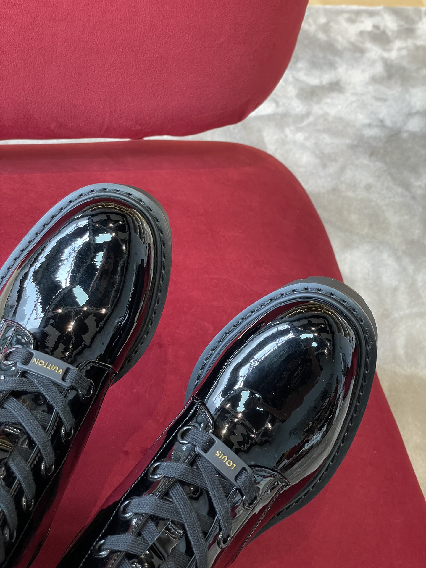 l0*is V*t0n boots