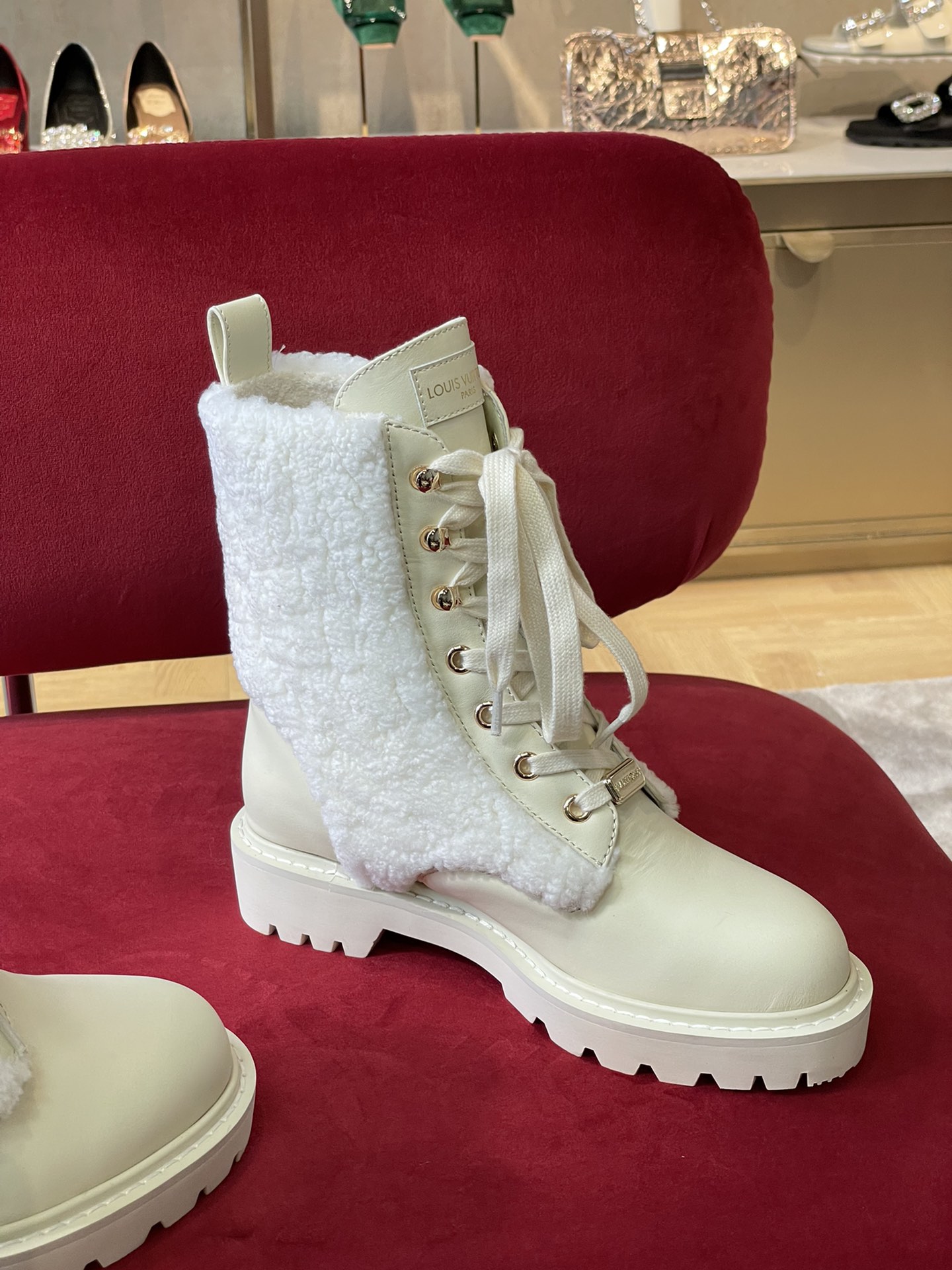 l0*is V*t0n boots