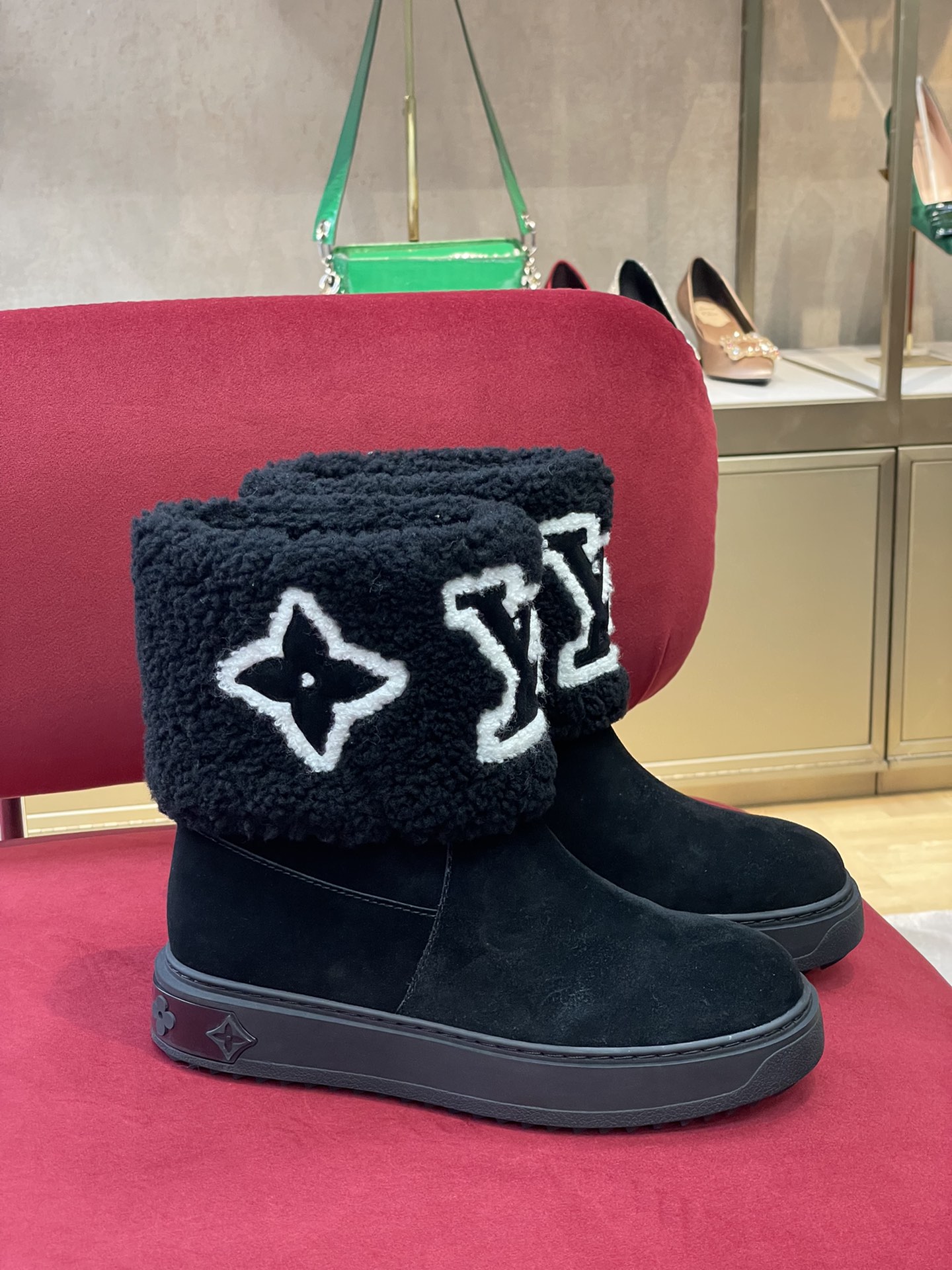 l0*is V*t0n boots