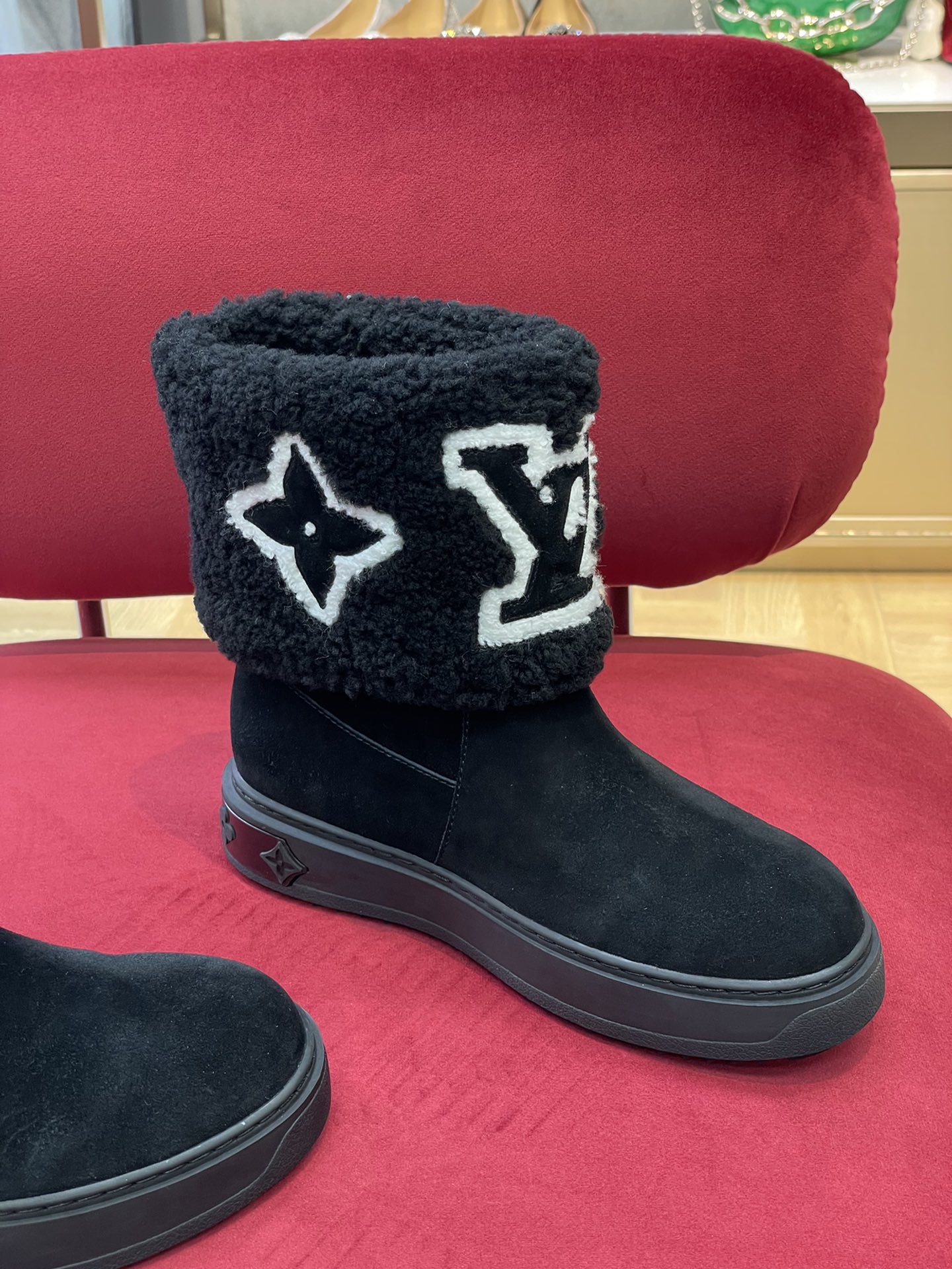 l0*is V*t0n boots