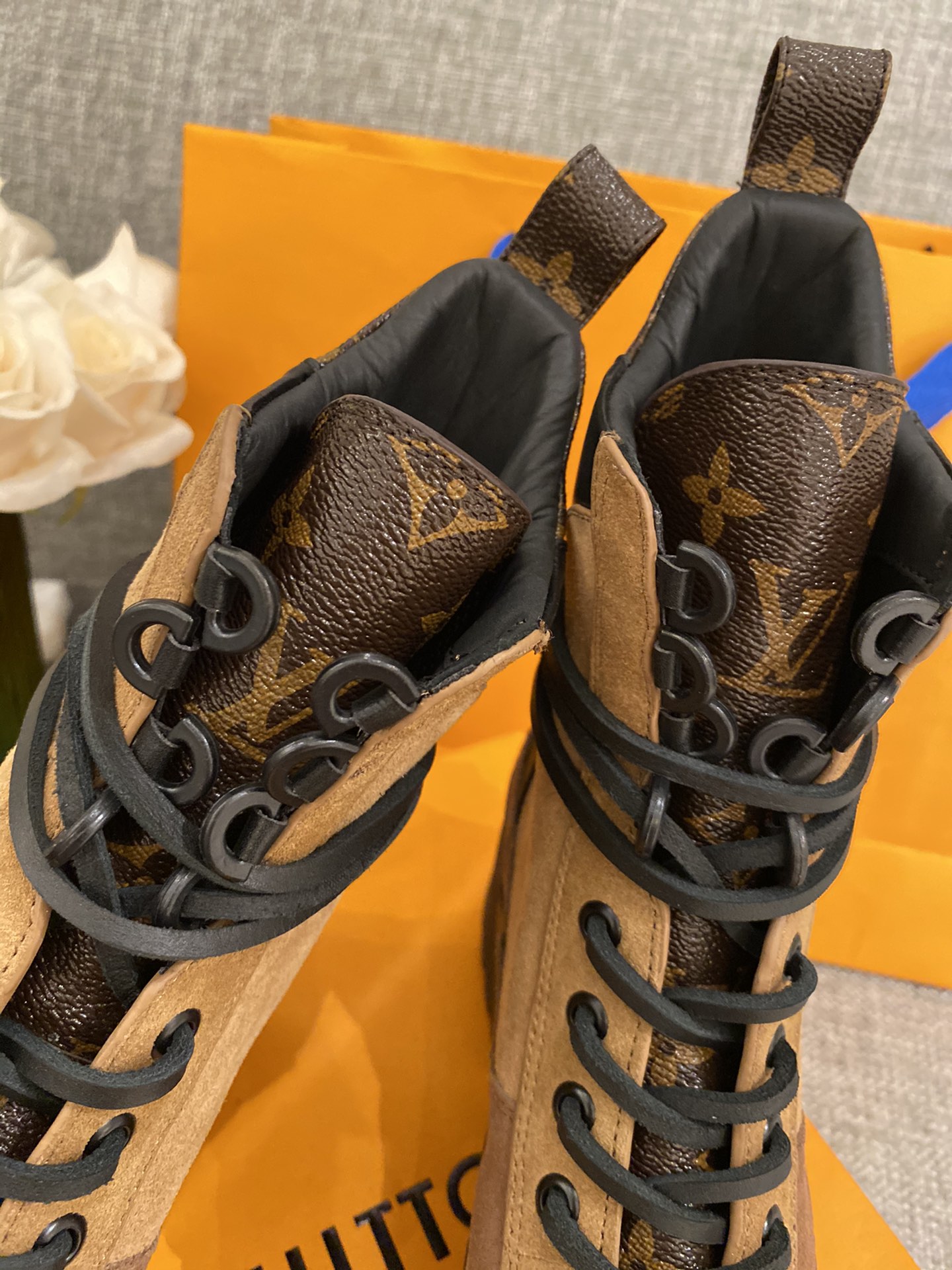 l0*is V*t0n boots