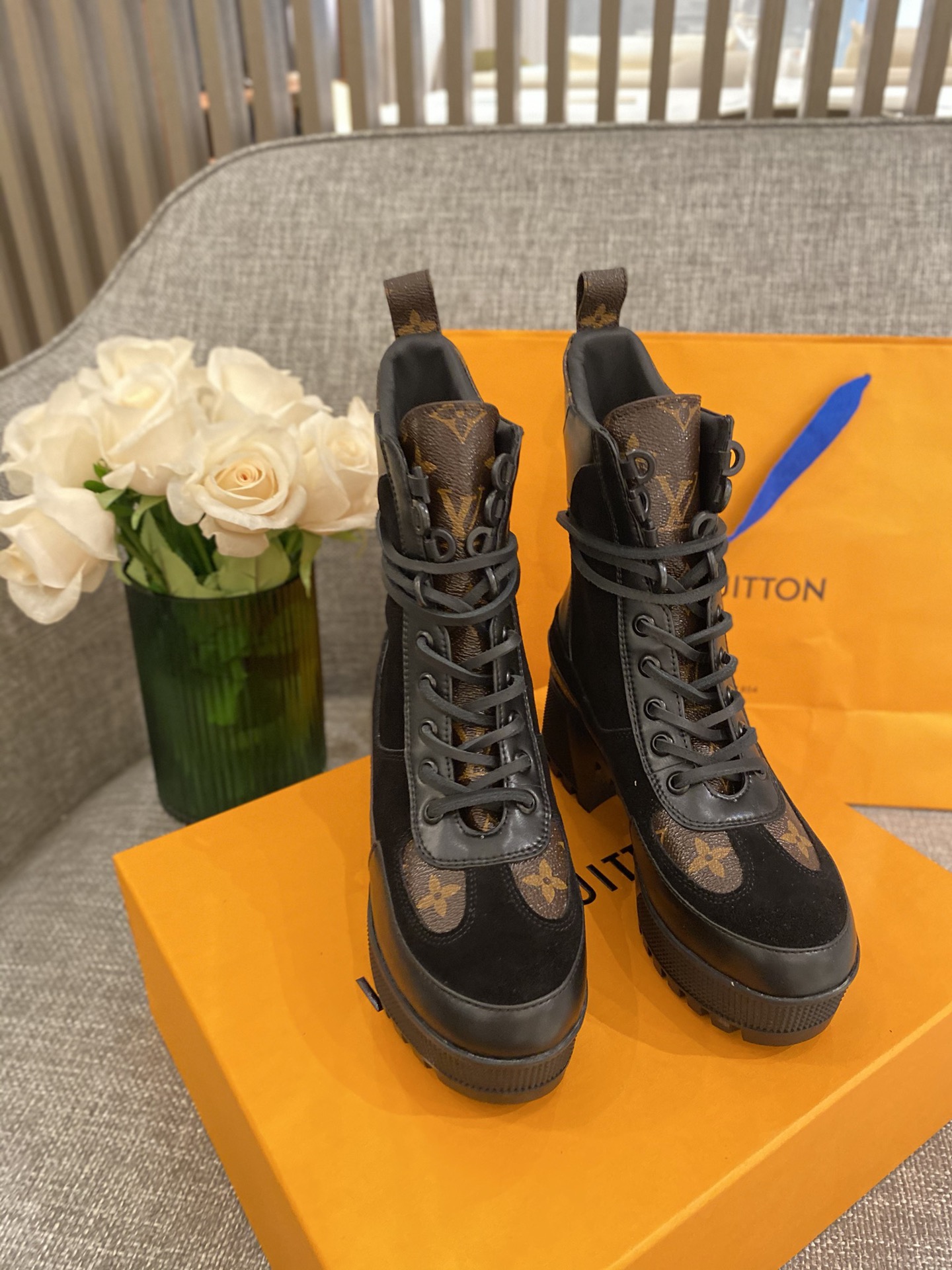 l0*is V*t0n boots