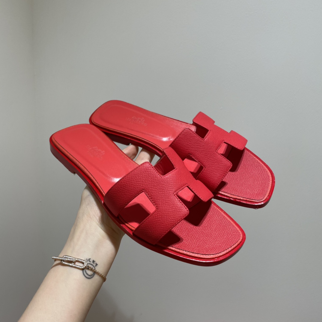 H**mes slippers