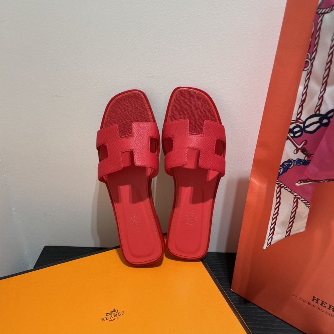 H**mes slippers
