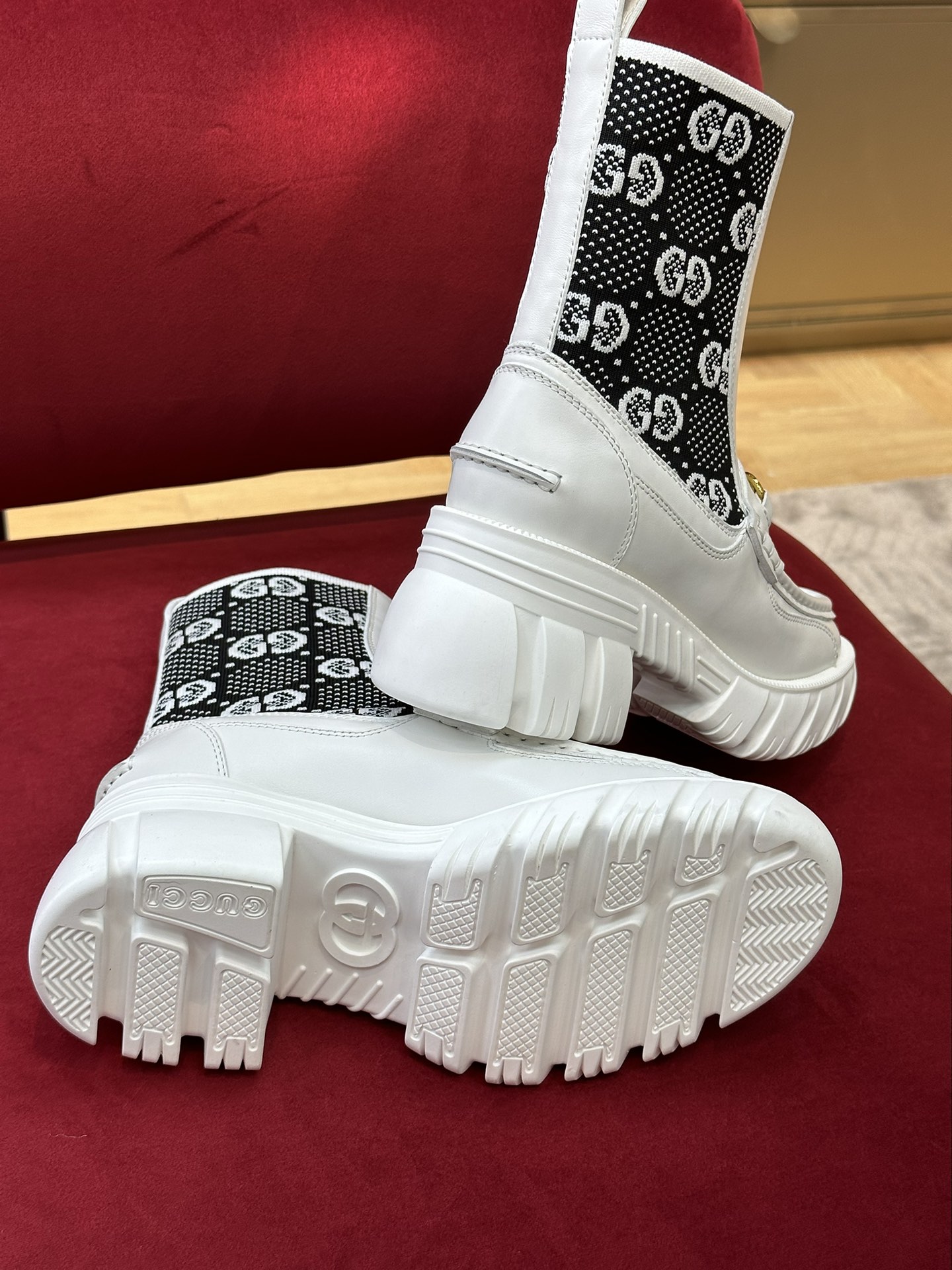 G*u*i boots