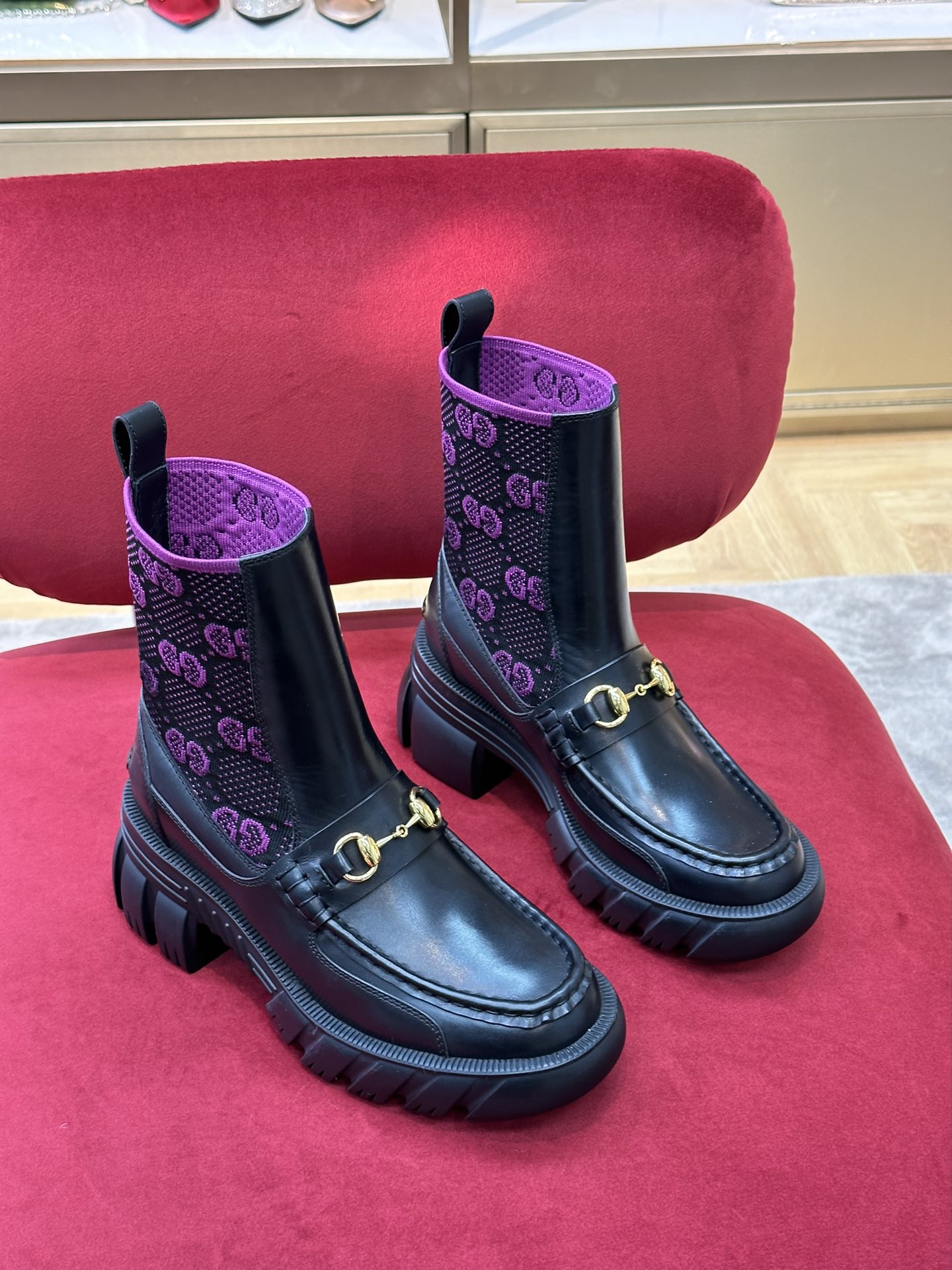 G*u*i boots
