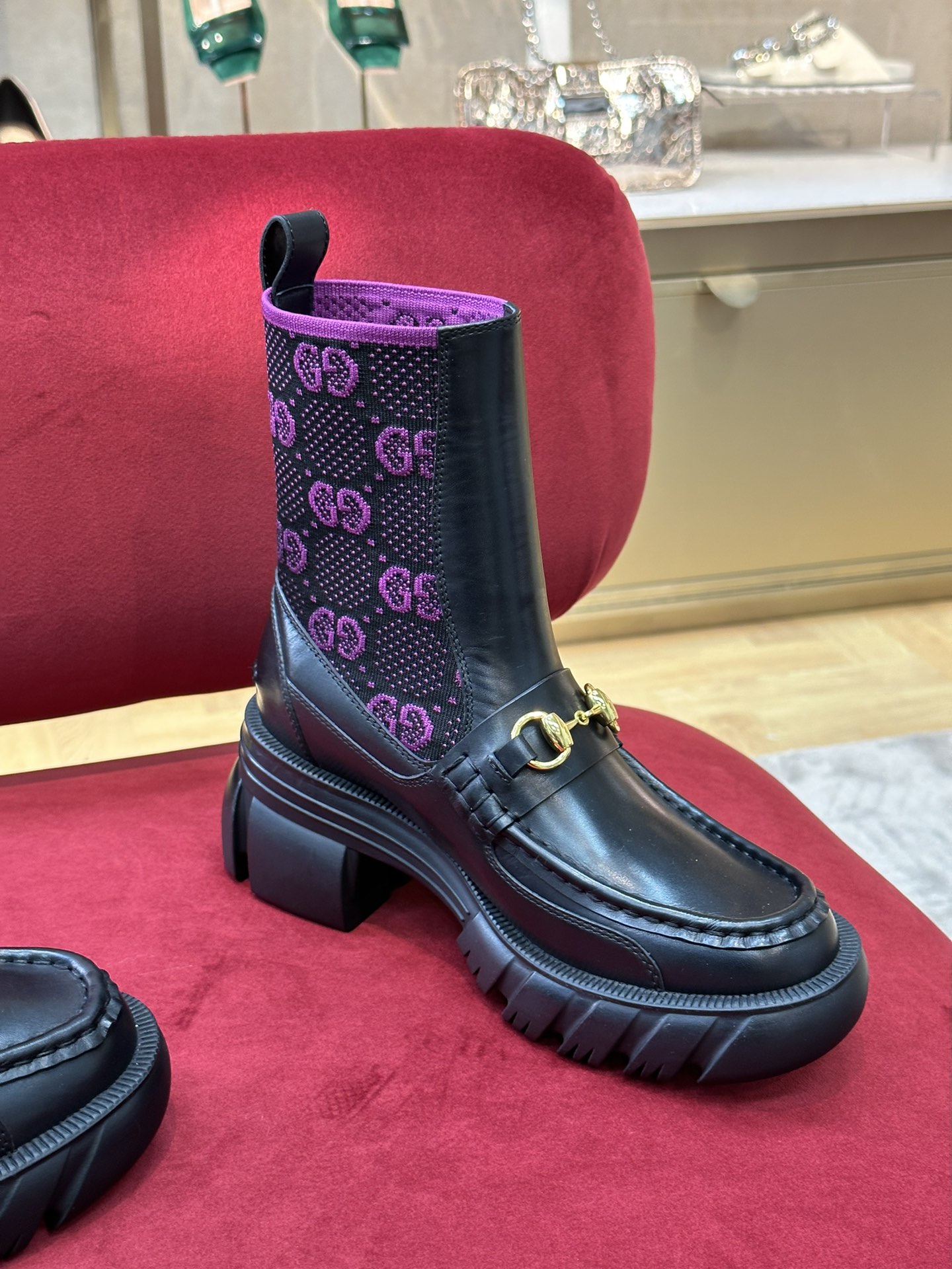 G*u*i boots