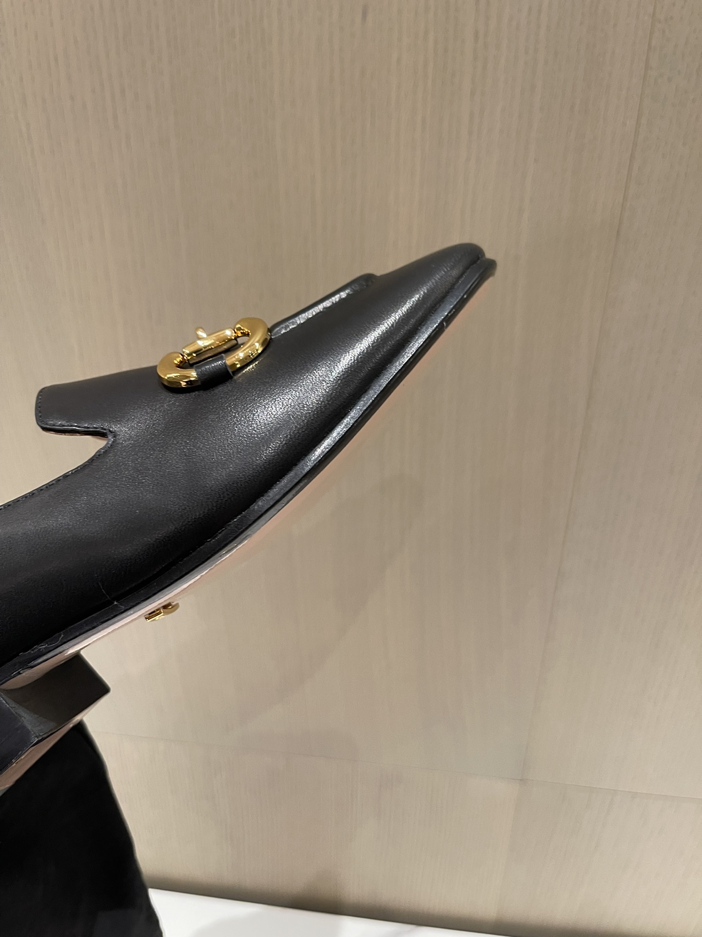 G*u*i loafers