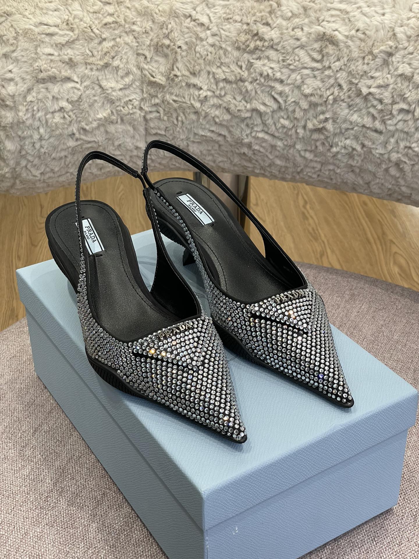 Pra*a heels 2022ss