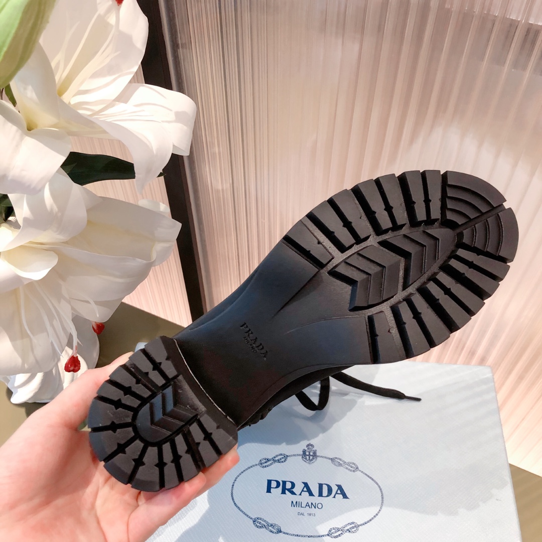 Pra*a boots 2011ss