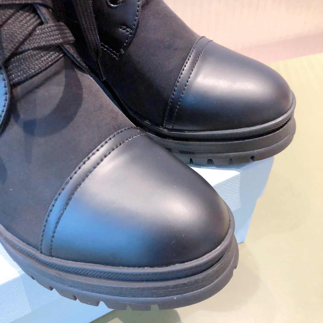 Pra*a boots 2011ss