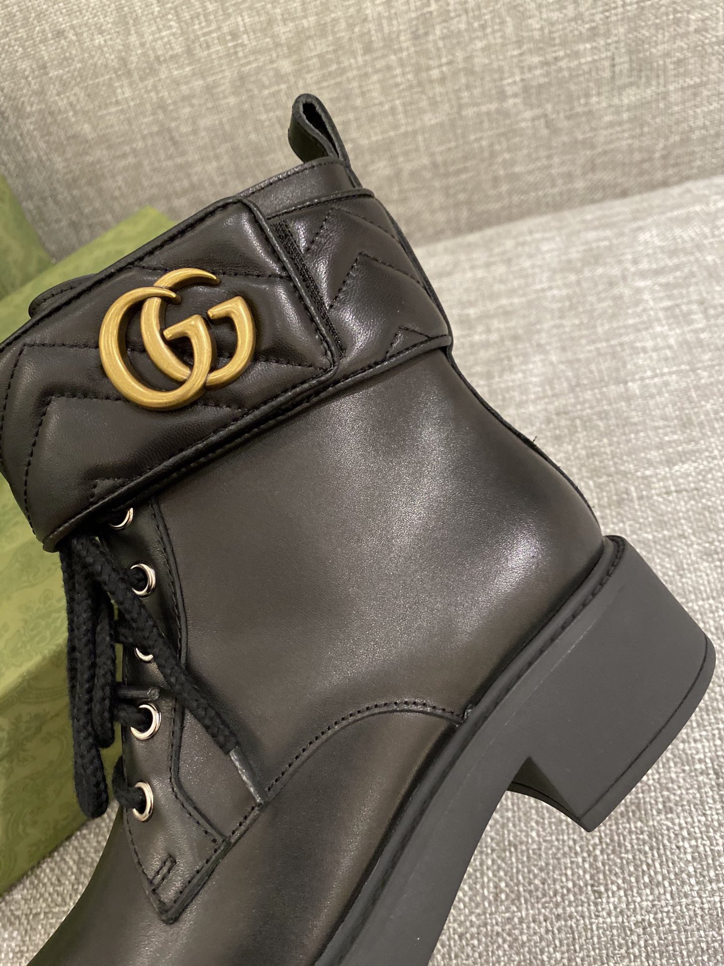 G*u*i boots