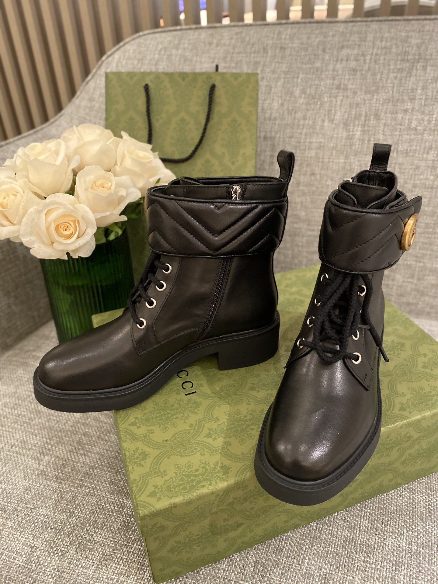 G*u*i boots