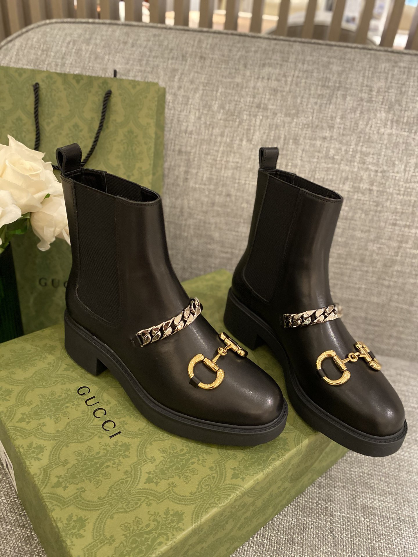 G*u*i boots