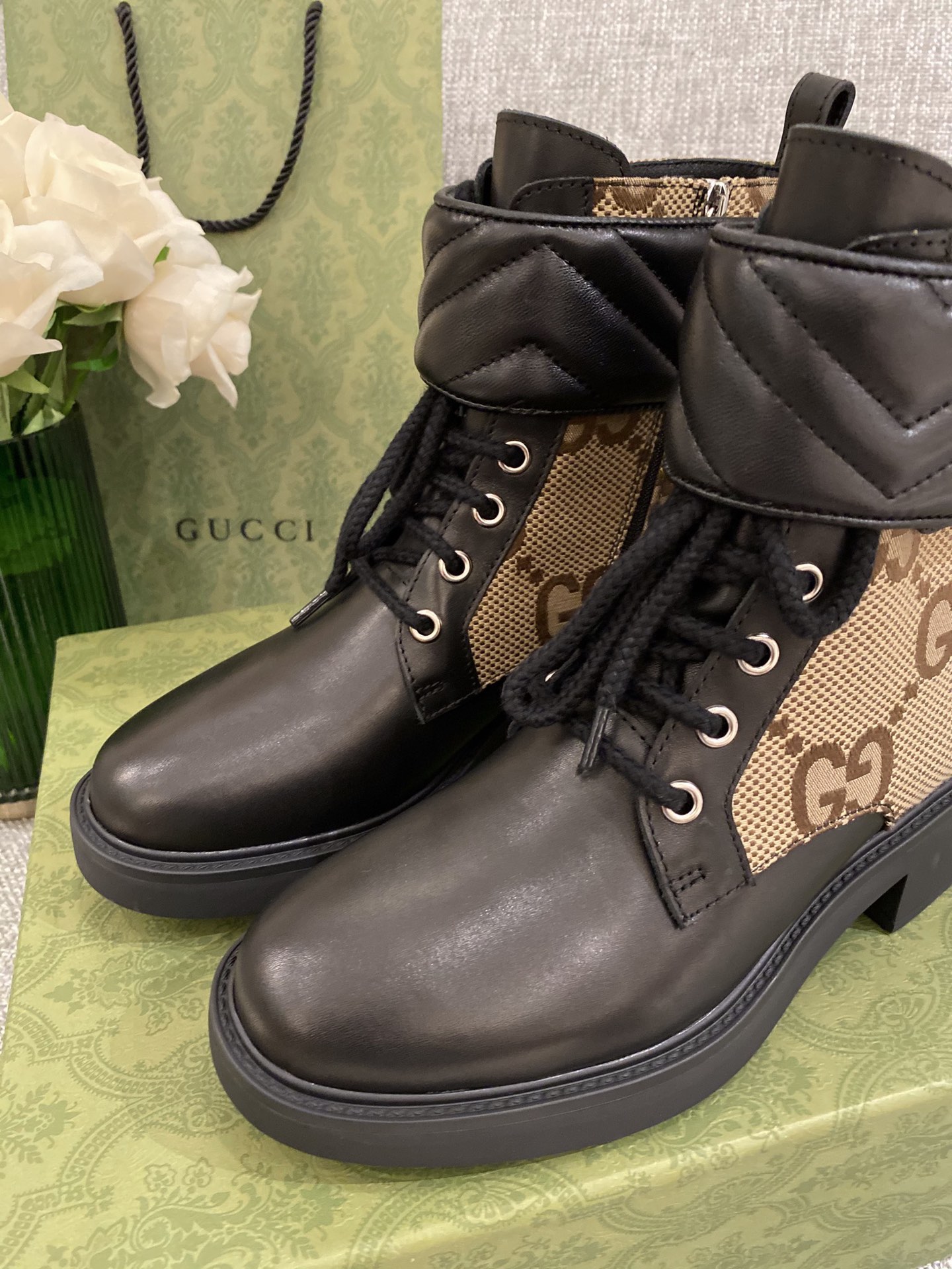 G*u*i boots