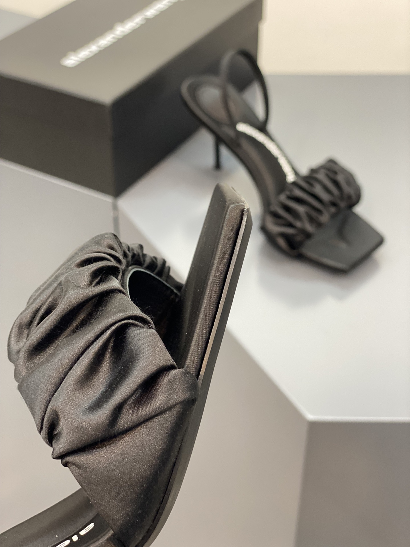 A1exa*der heels