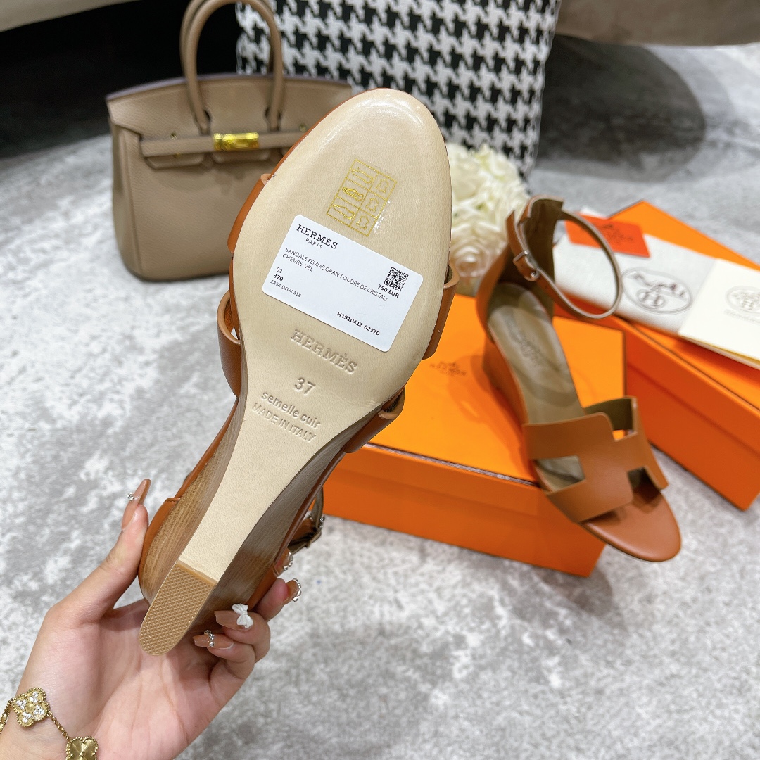 H**mes sandals