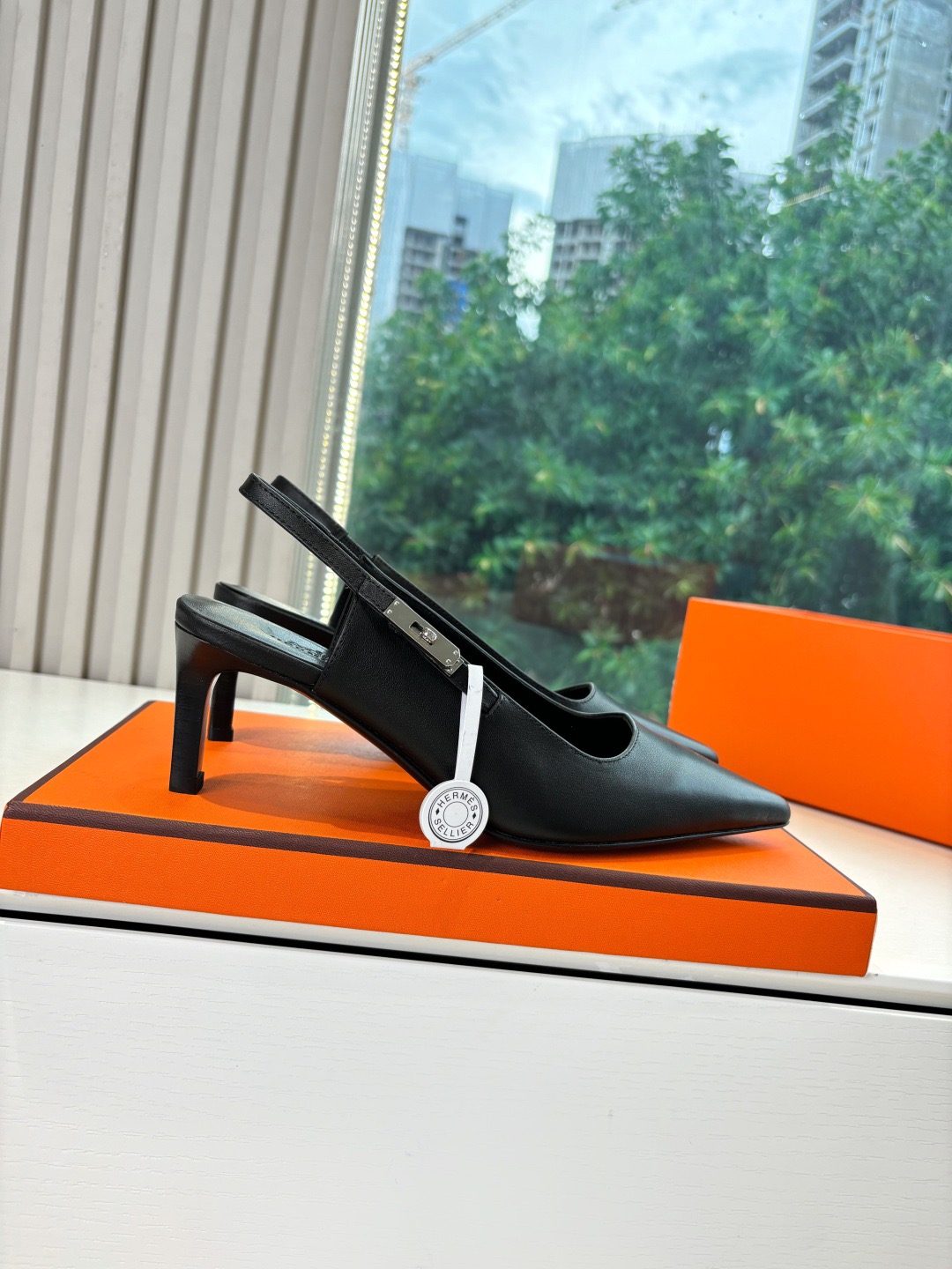 H**me5 heels
