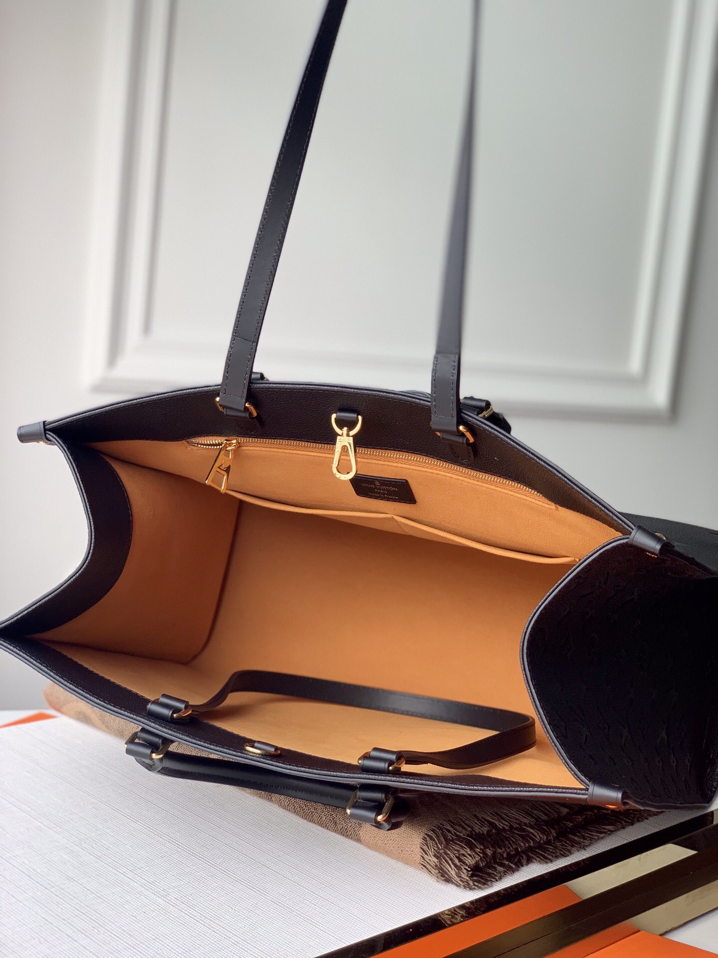 l0*is V*t0n onthego handbag-41*34*19cm