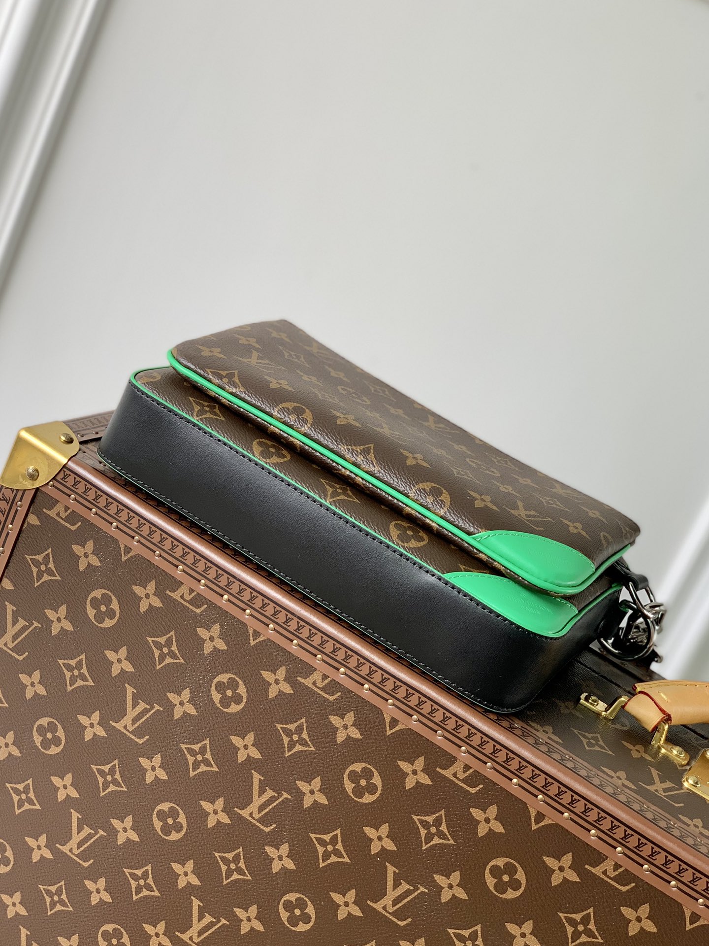 l0*is V*t0ntrio handbag-25*18.5*7cm