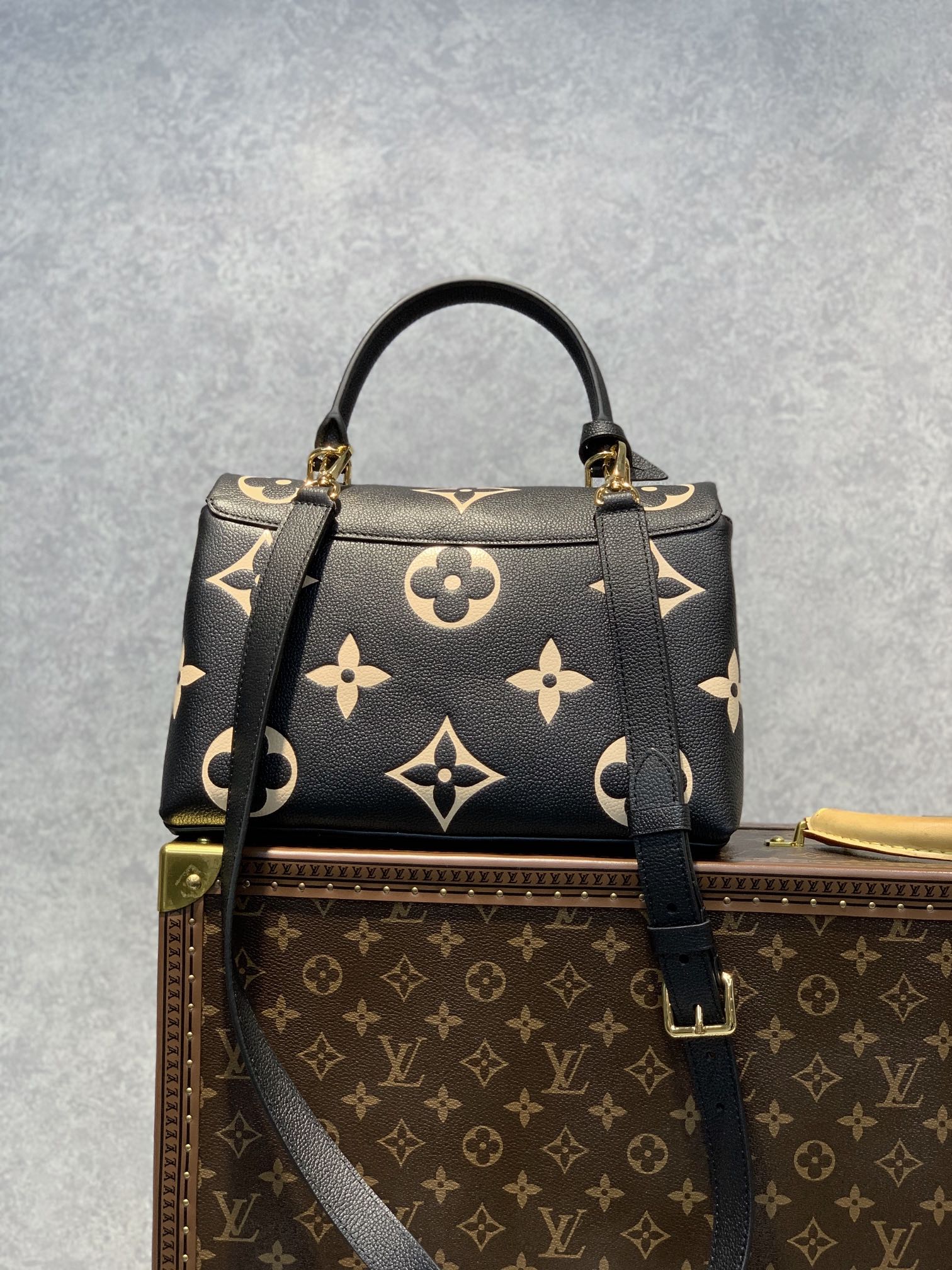 l0*is V*t0n madeleine handbag-30.0 x 19.5 x 11cm