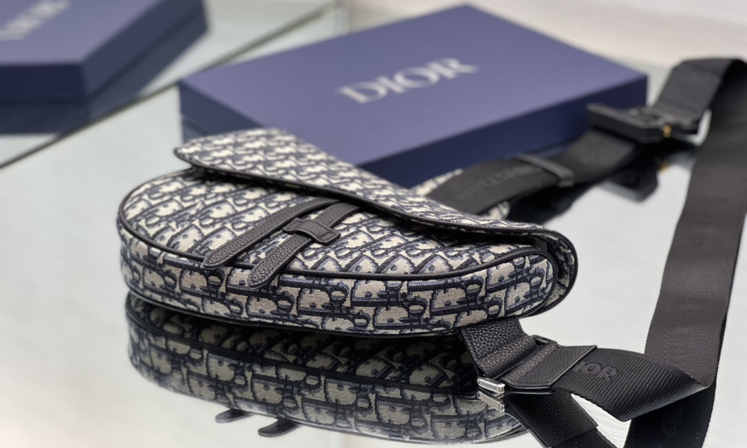 D*or saddle bag-20 x 28.6 x 5cm