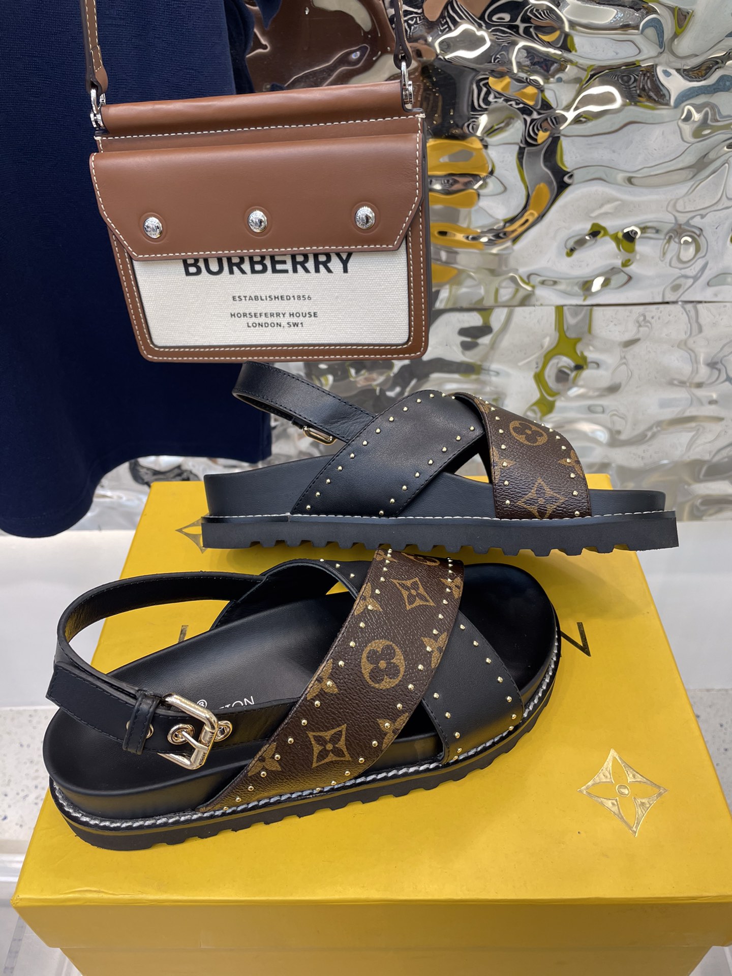l0*is V*t0n sandals