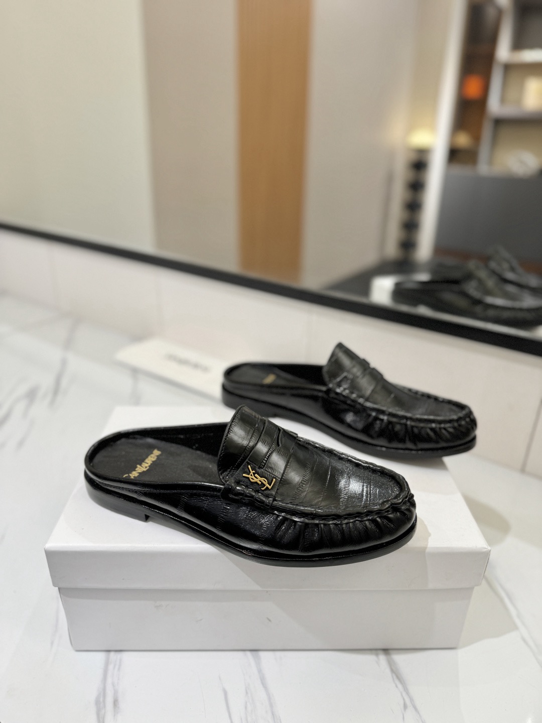 Y51 Loafer