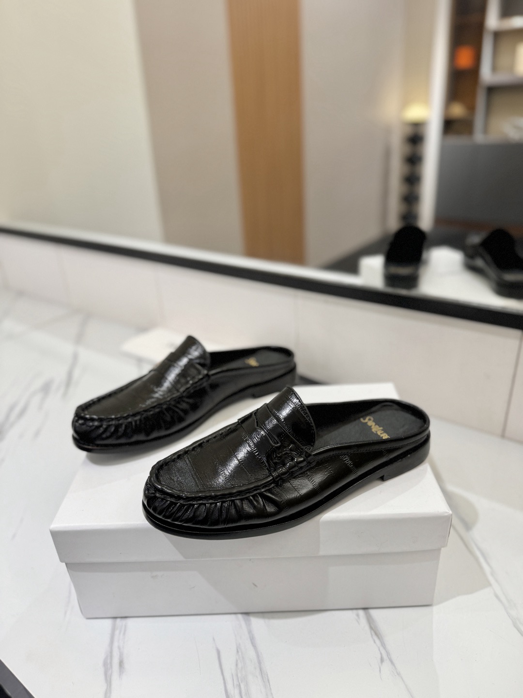 Y51 Loafer