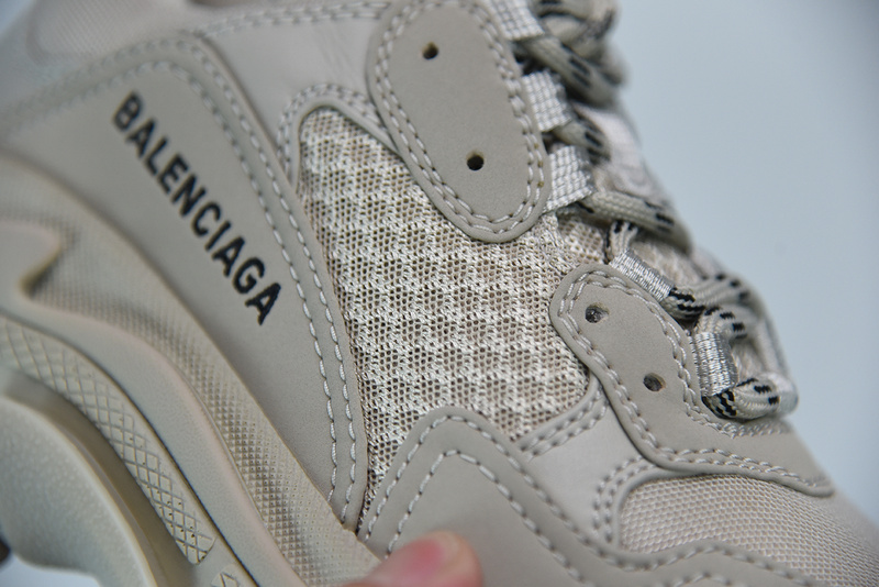 Ba*len*cia*ga triple s