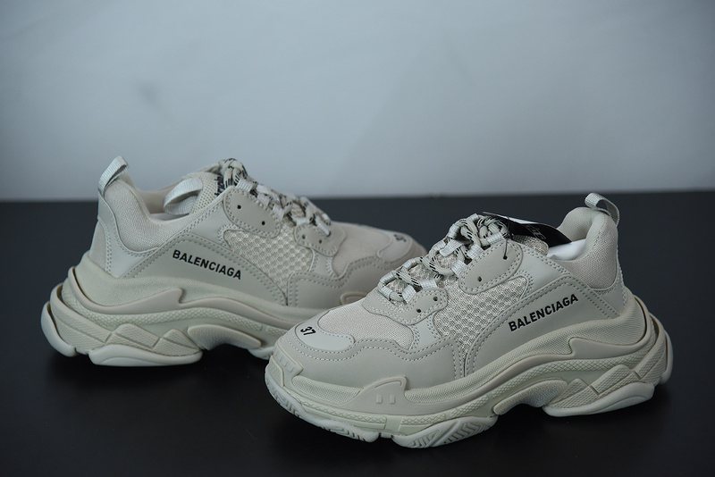Ba*len*cia*ga triple s