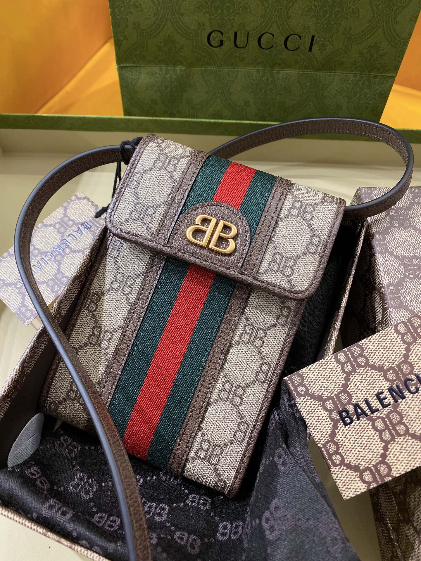 G*u*i&ba*len*cia*ga crossbody bag-11.5x18x3.5cm