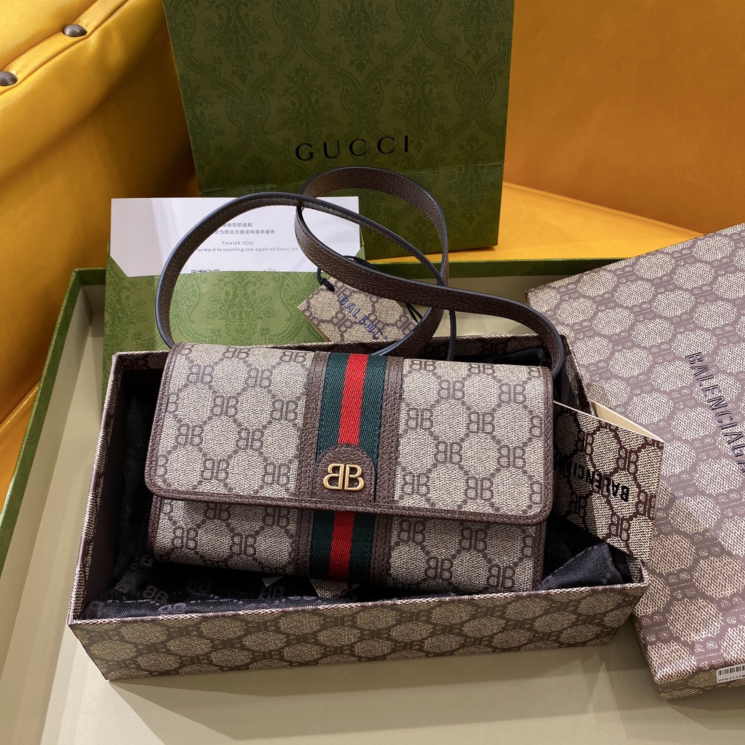 G*u*i&ba*len*cia*ga crossbody bag-19.5x12x3cm
