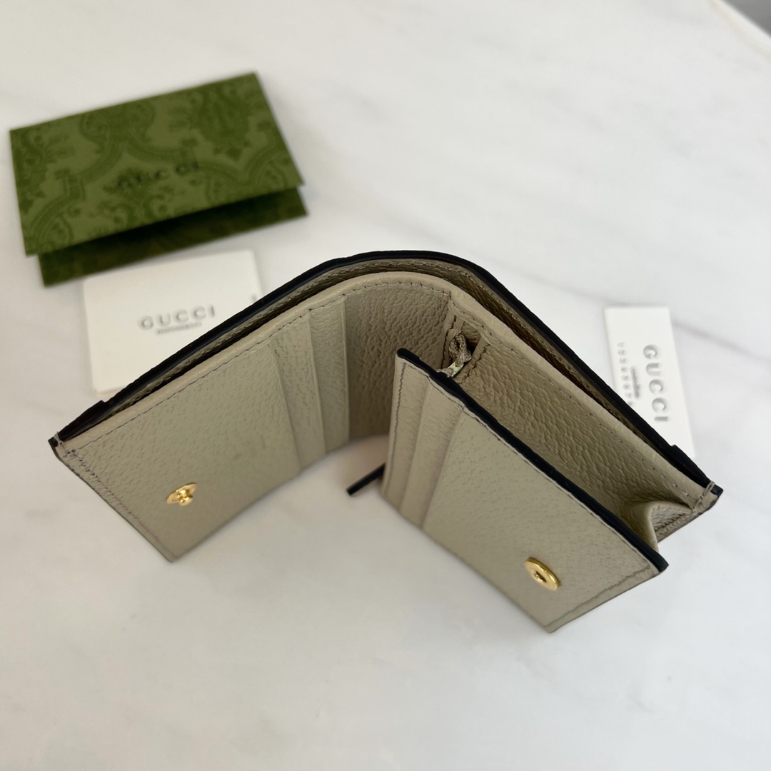 G*u*i wallet-11x8.5x3cm
