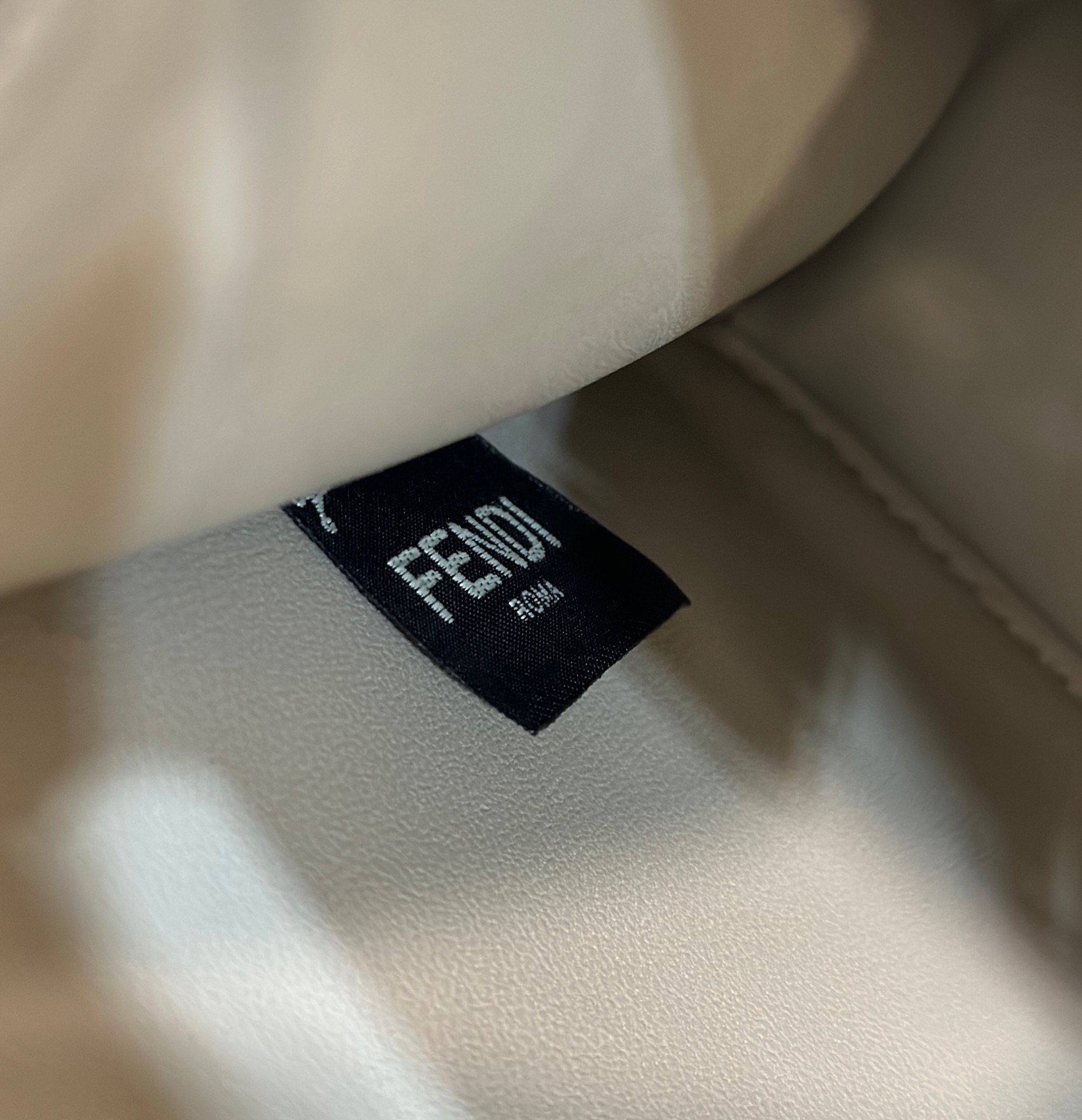 F**di peekaboo i see u bag-29*12*18.5cm