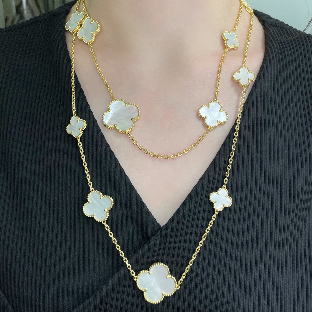 VCA 16-Flower Necklace