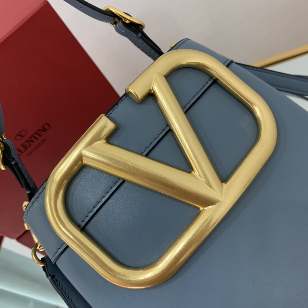 Va1e*ntin0 garavani s*pervee bag-20*19*12cm