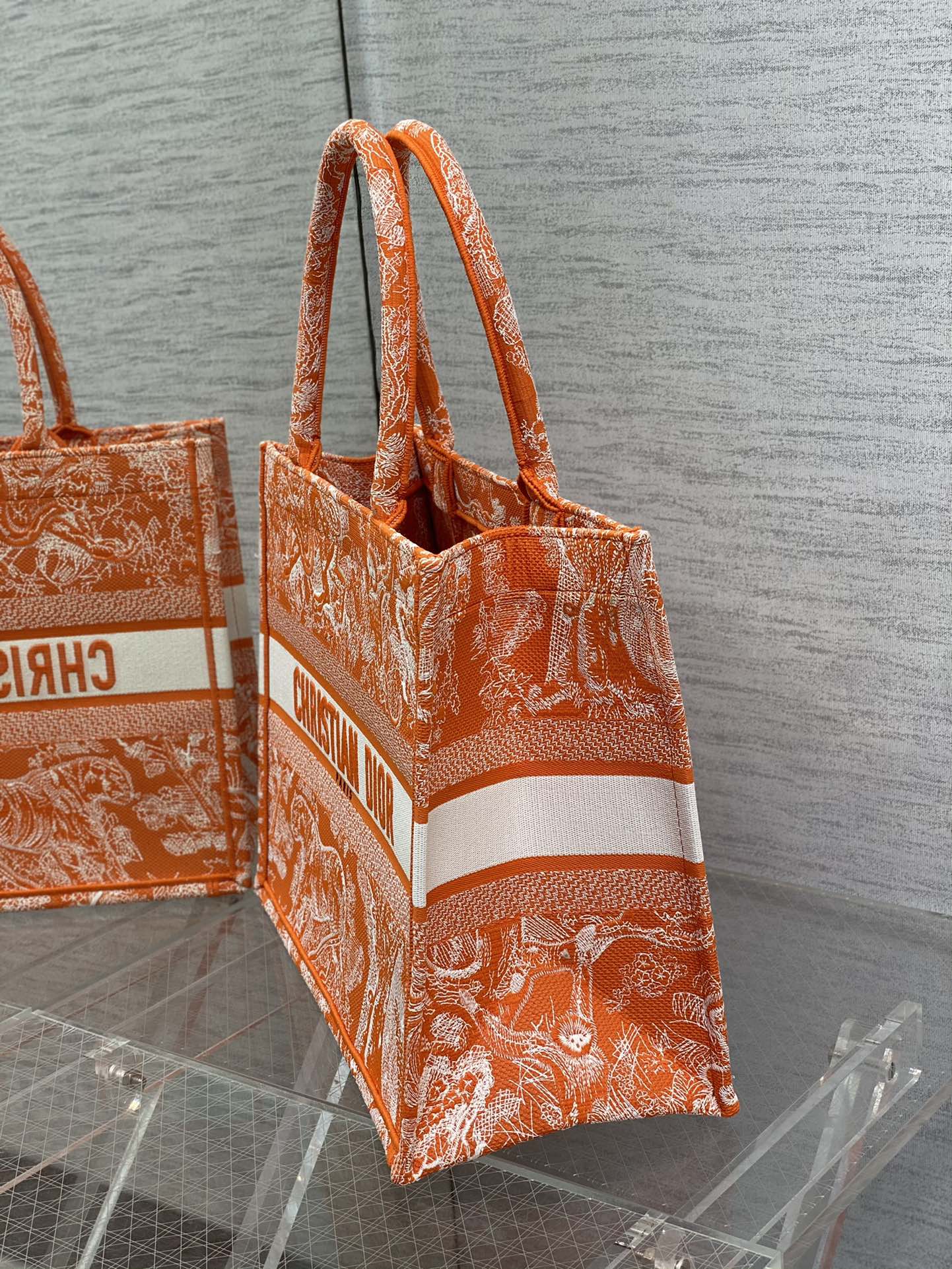 D*or small book tote-36.5cm