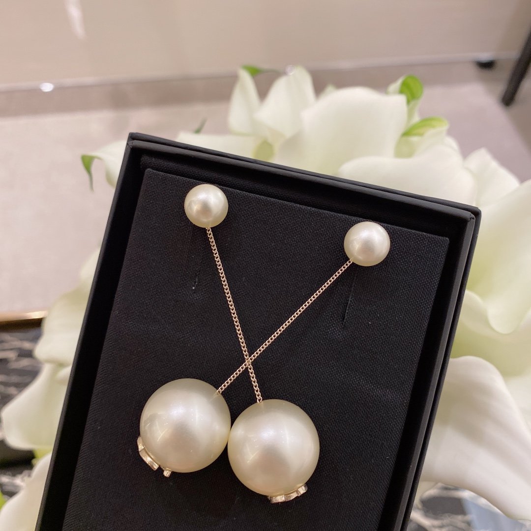 Ch@nel Earring