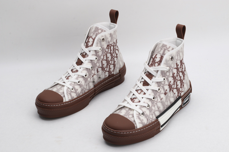 D*or high-top sneakers