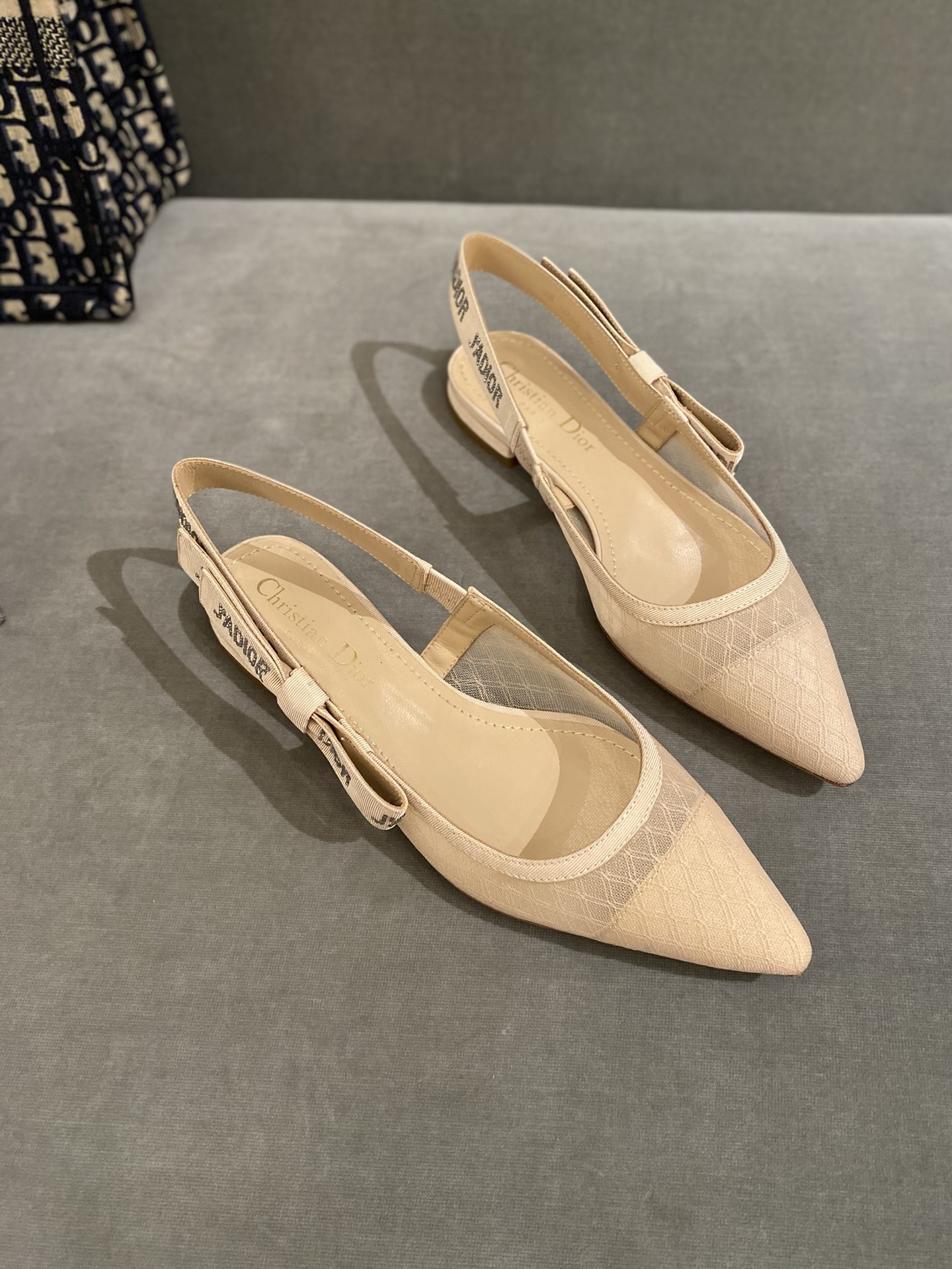 D*or flap shoes