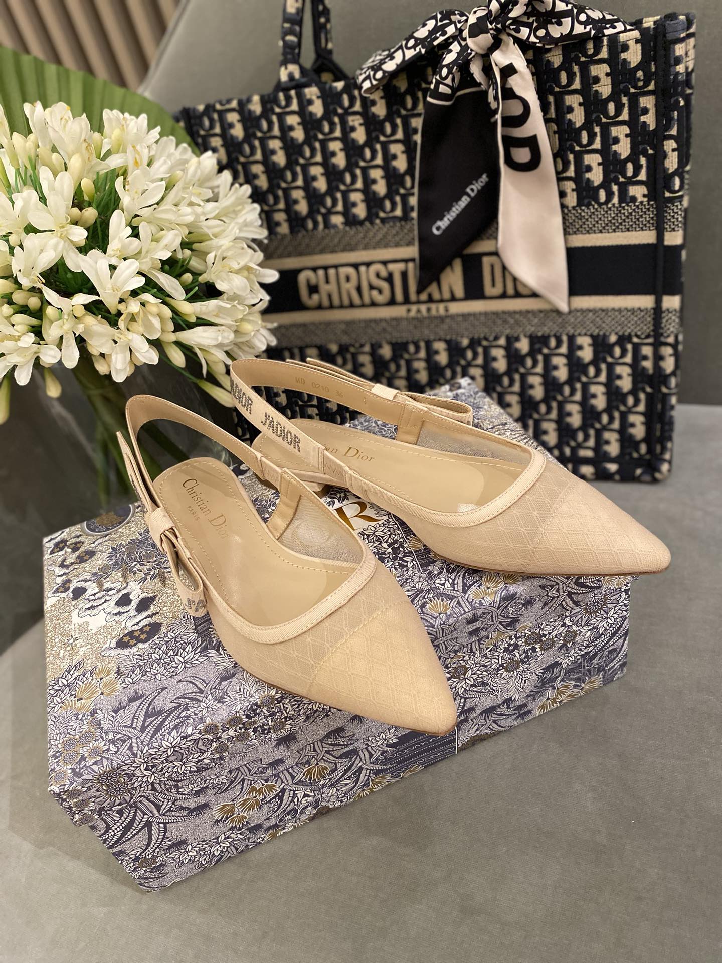 D*or flap shoes