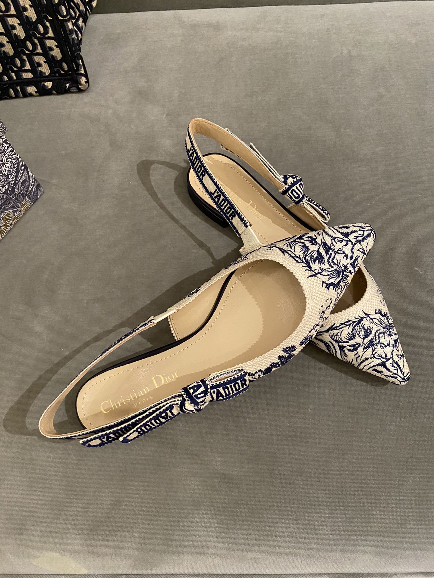 D*or flap shoes
