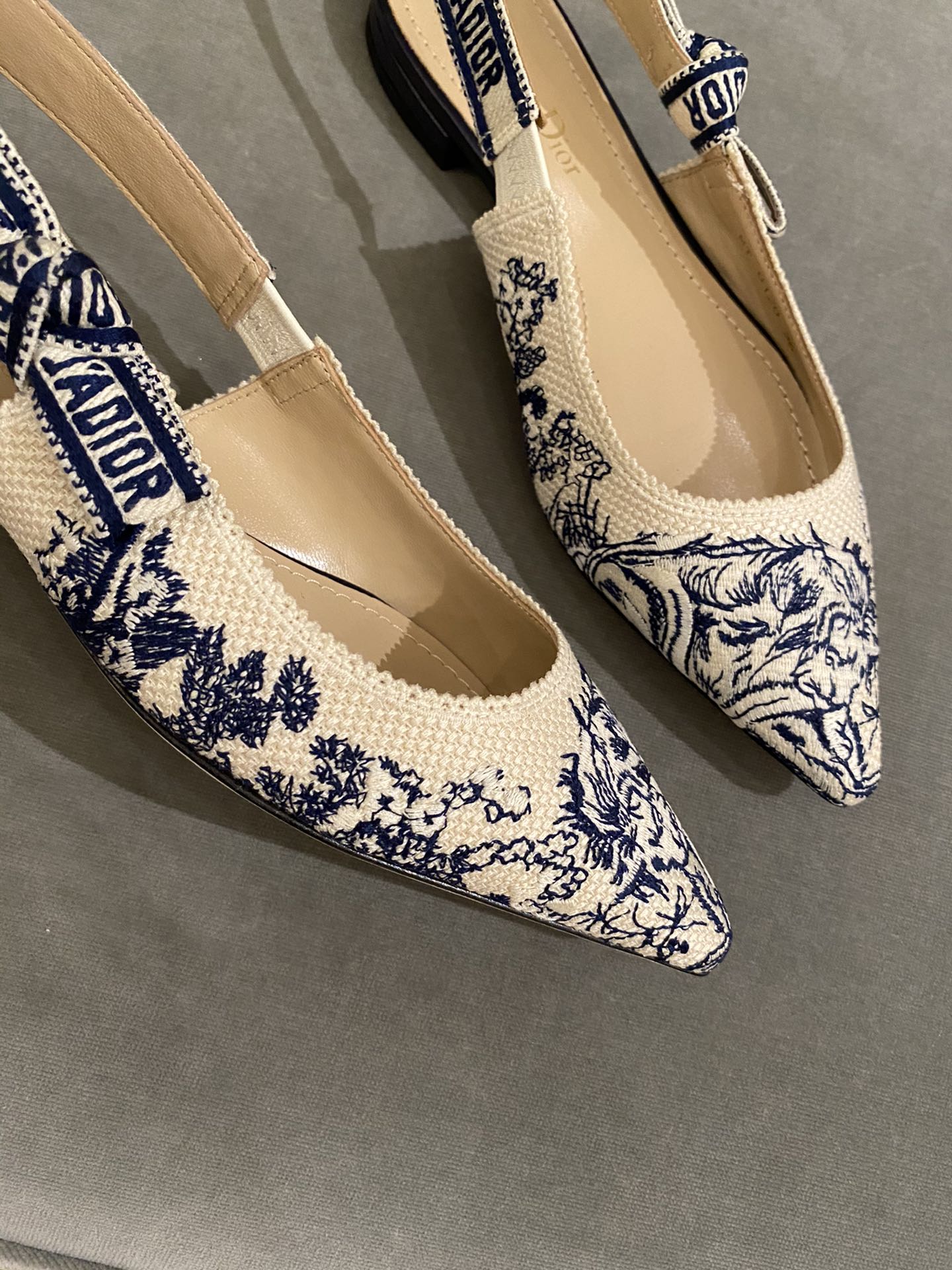 D*or flap shoes