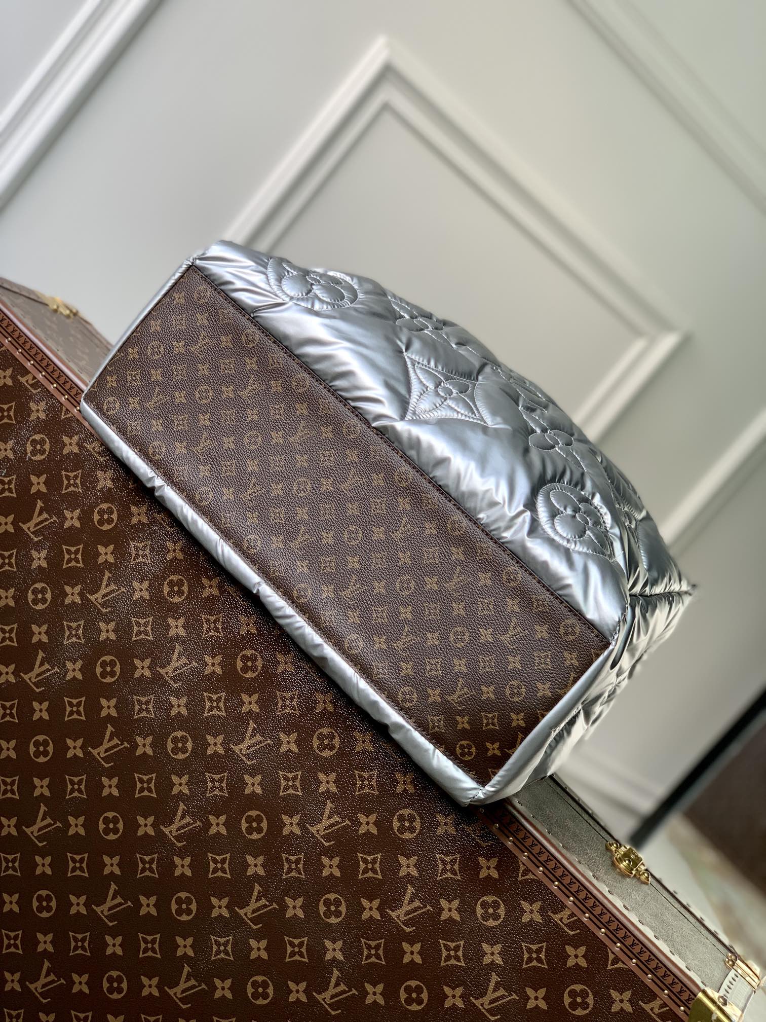 l0*is V*t0n onthego handbag-41*34*19cm