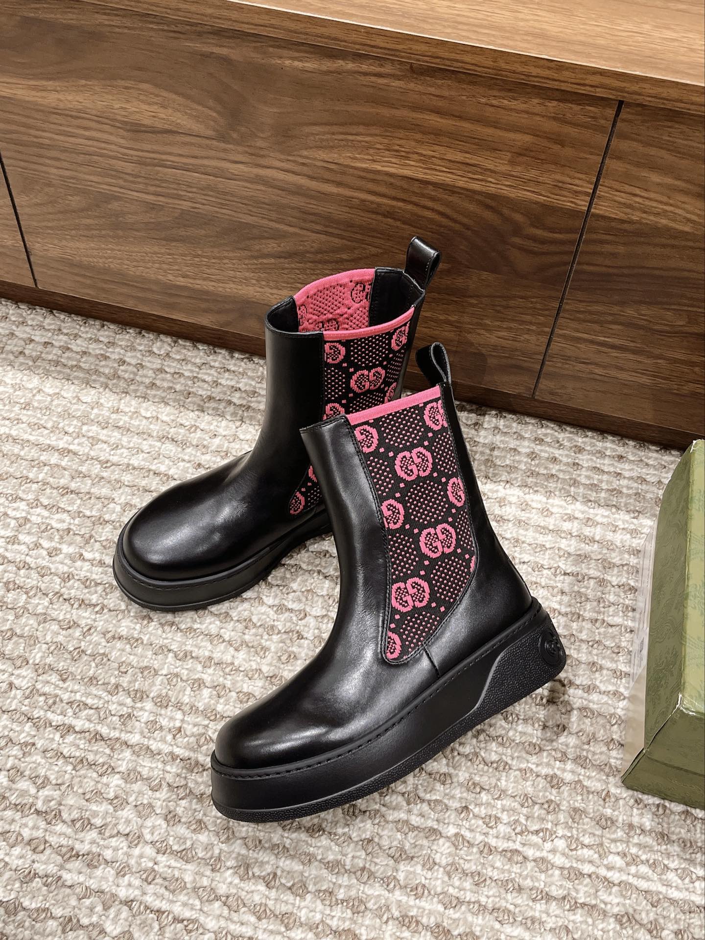 G*u*i boots-6cm