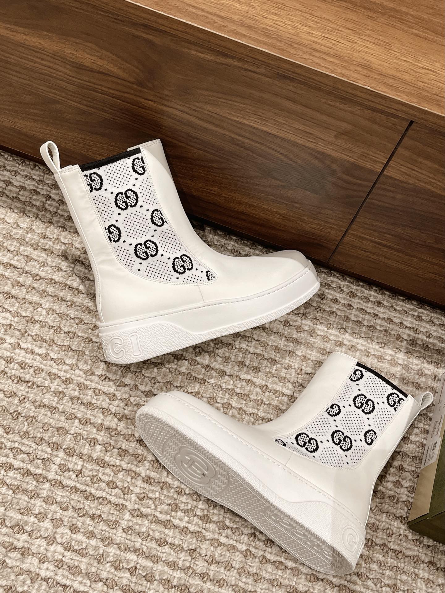 G*u*i boots-6cm